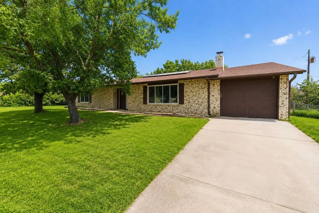 119 Dennis Street, Jacksboro