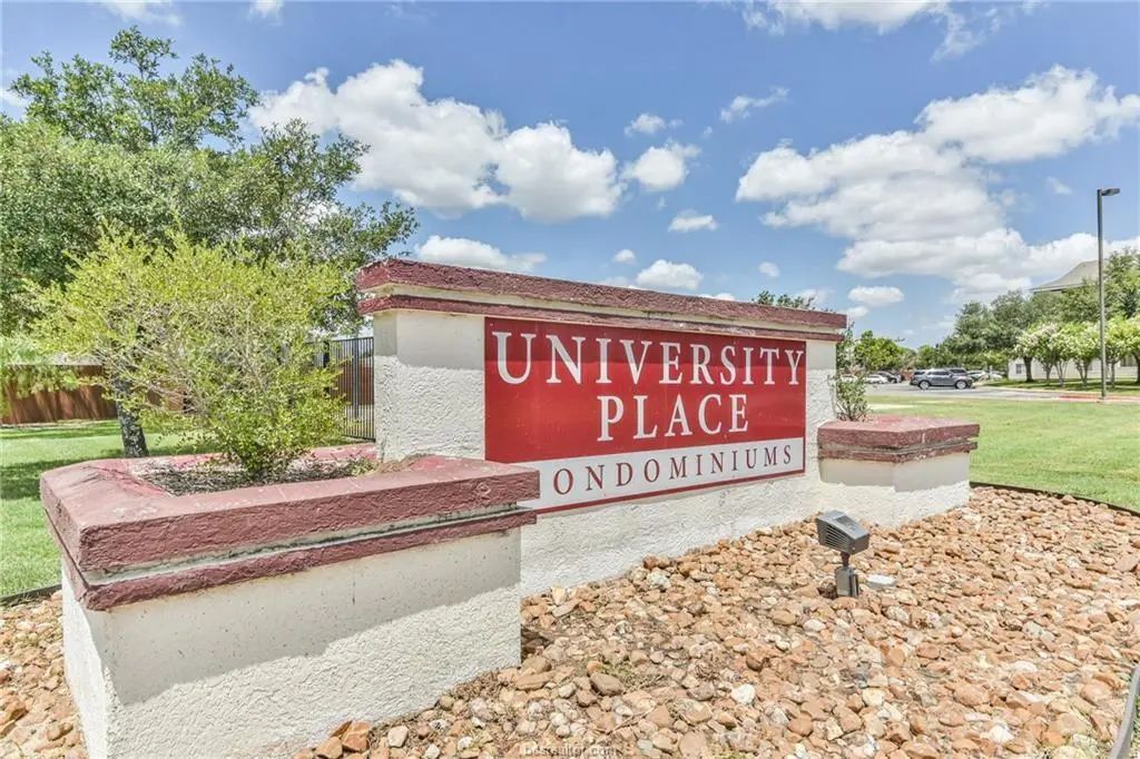 527 Southwest Parkway 303, College Station