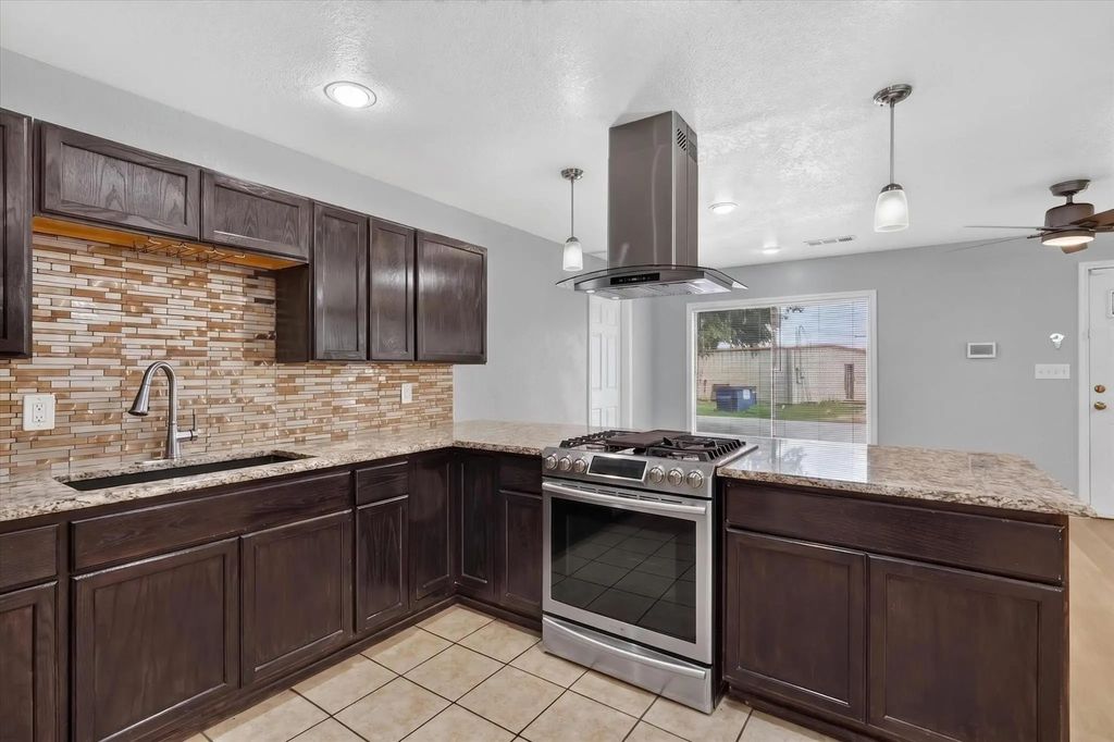 5301 Scoggins Street, Sansom Park