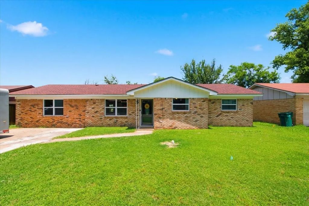 213 Virginia Drive, Lacy Lakeview