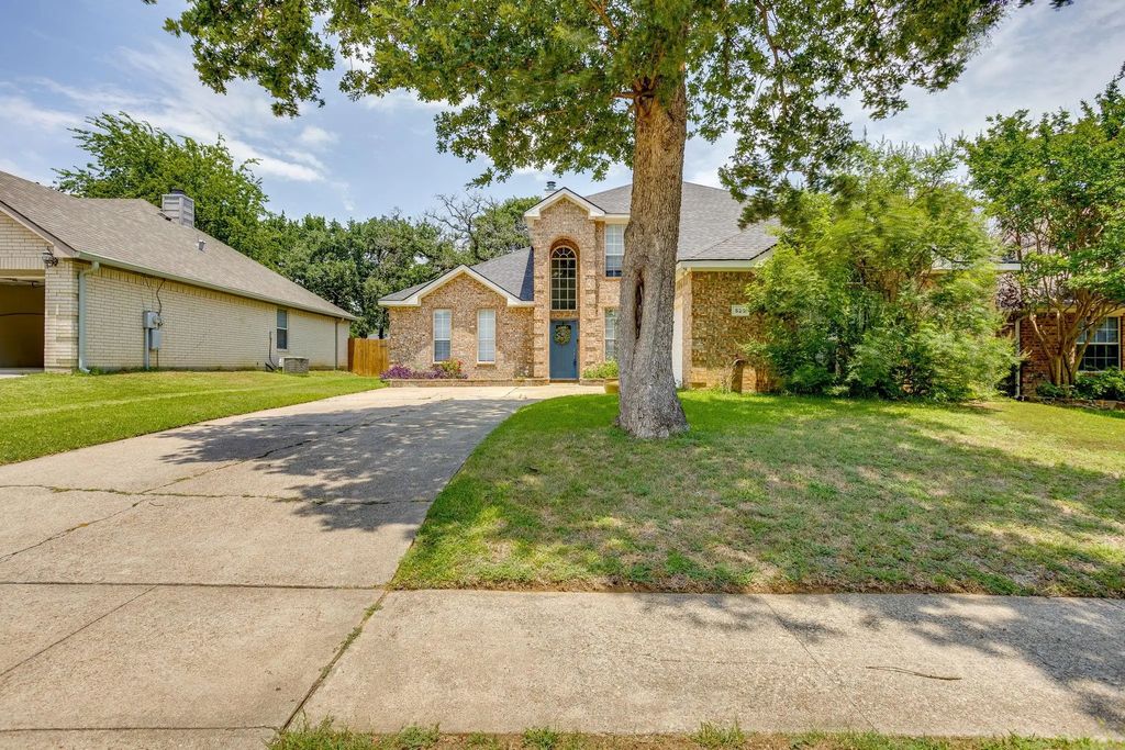 525 Oakbrook Drive, Burleson