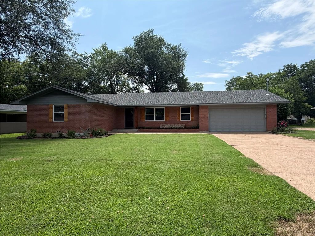 1601 San Jacinto Street, Sulphur Springs