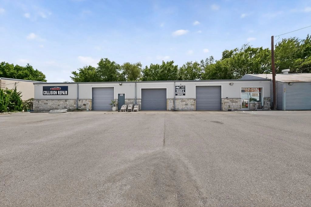 1118 E Moore Avenue, Terrell