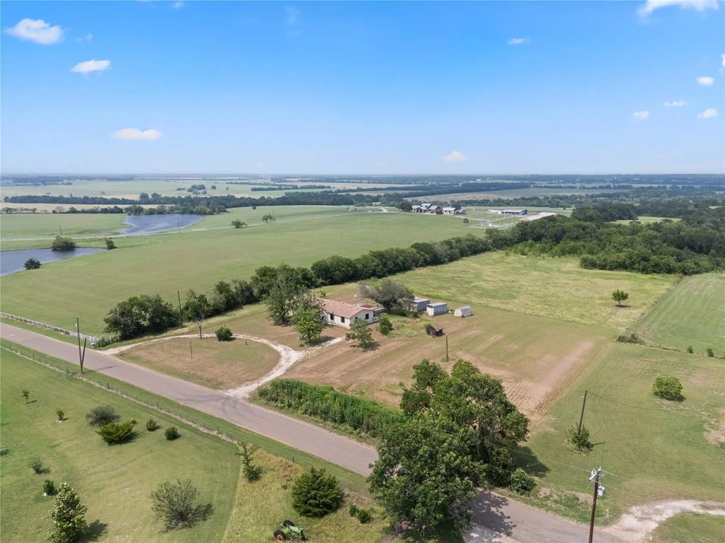1413 Water Well Road, Lorena