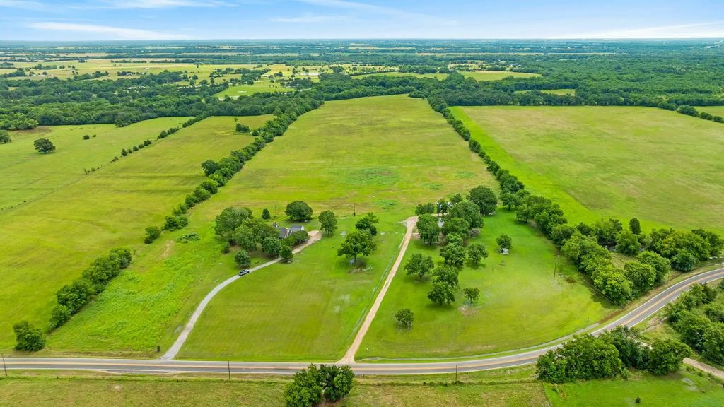 1285 Farm Road 196, Pattonville