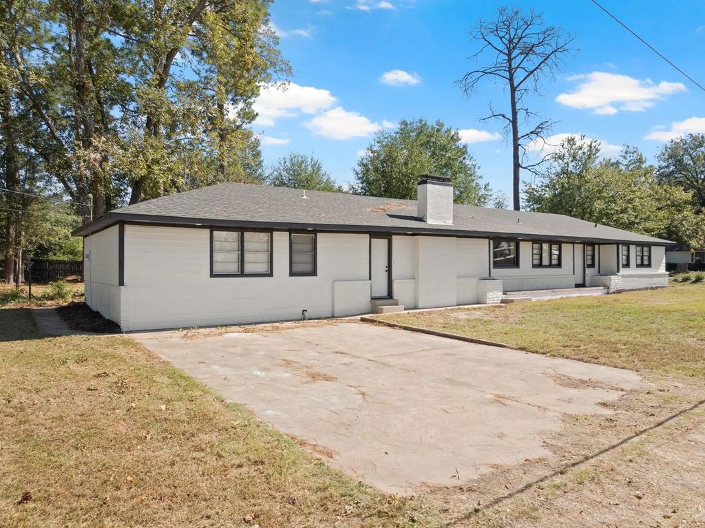 700 W Broadway Street, Winnsboro