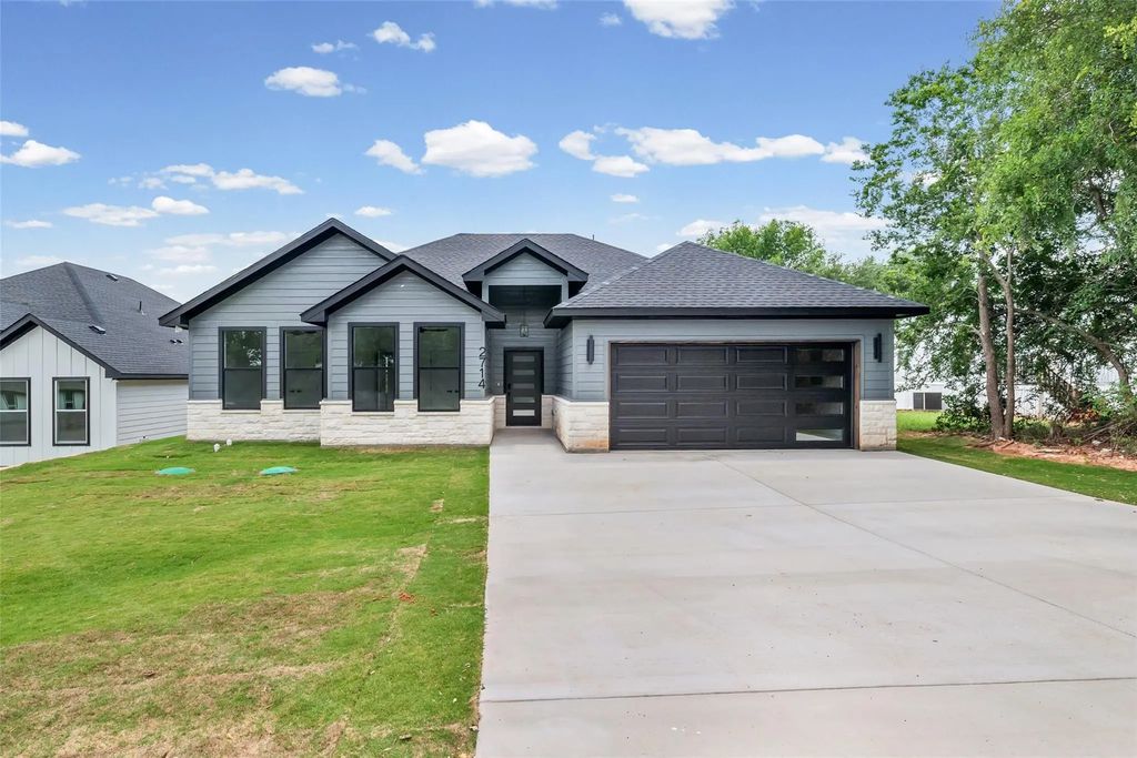2714 Steepleridge Circle, Granbury