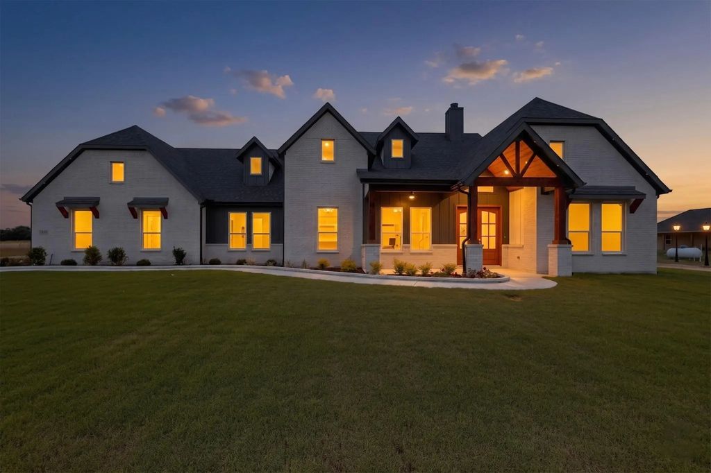 176 County Road 4615, Wolfe City