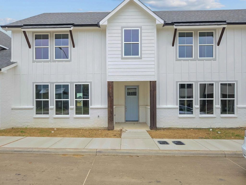 9620 Thorncrown Lane, Fort Worth