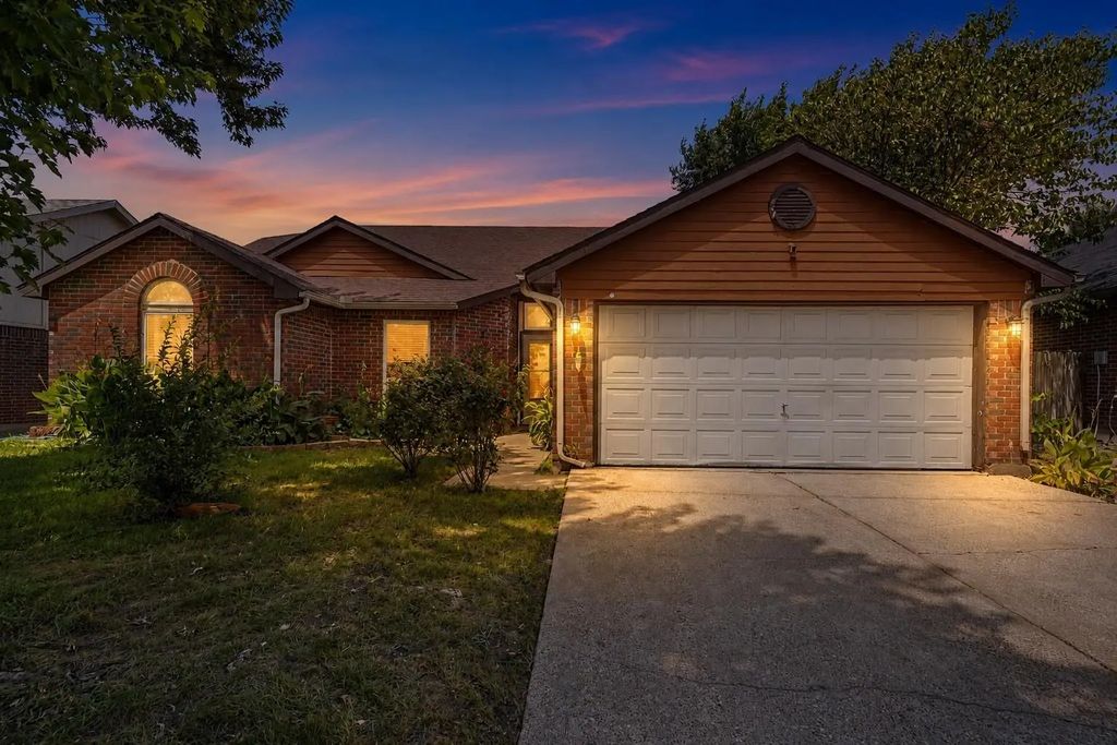 7949 Waterside Trail, Fort Worth