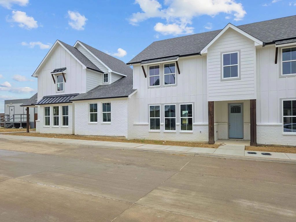 9700 Thorncrown Lane, Fort Worth