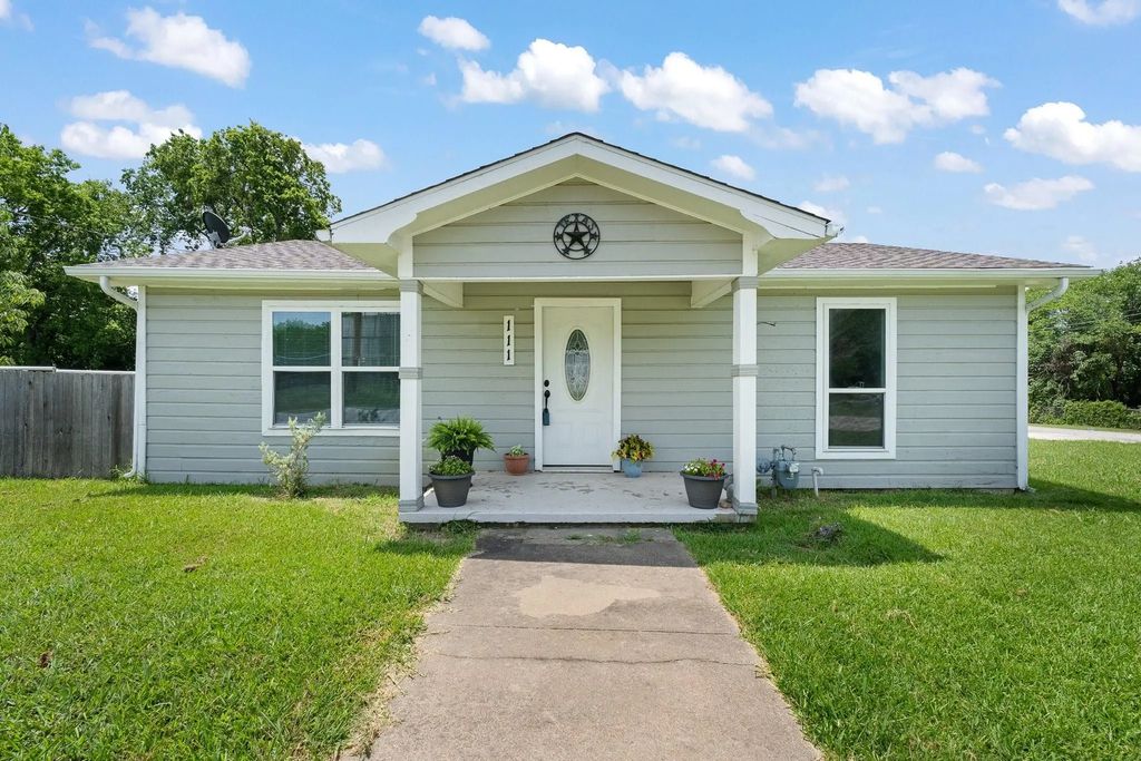 111 W Shelton Street, Alvarado