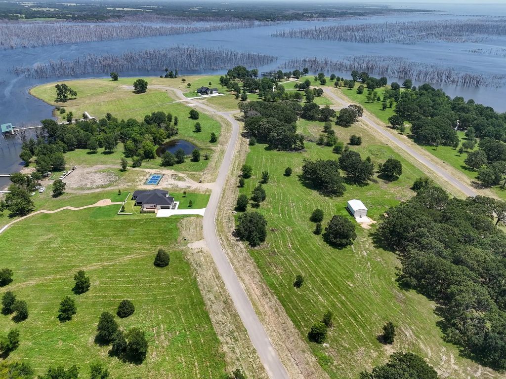 370 Shoreline Drive, Dodd City