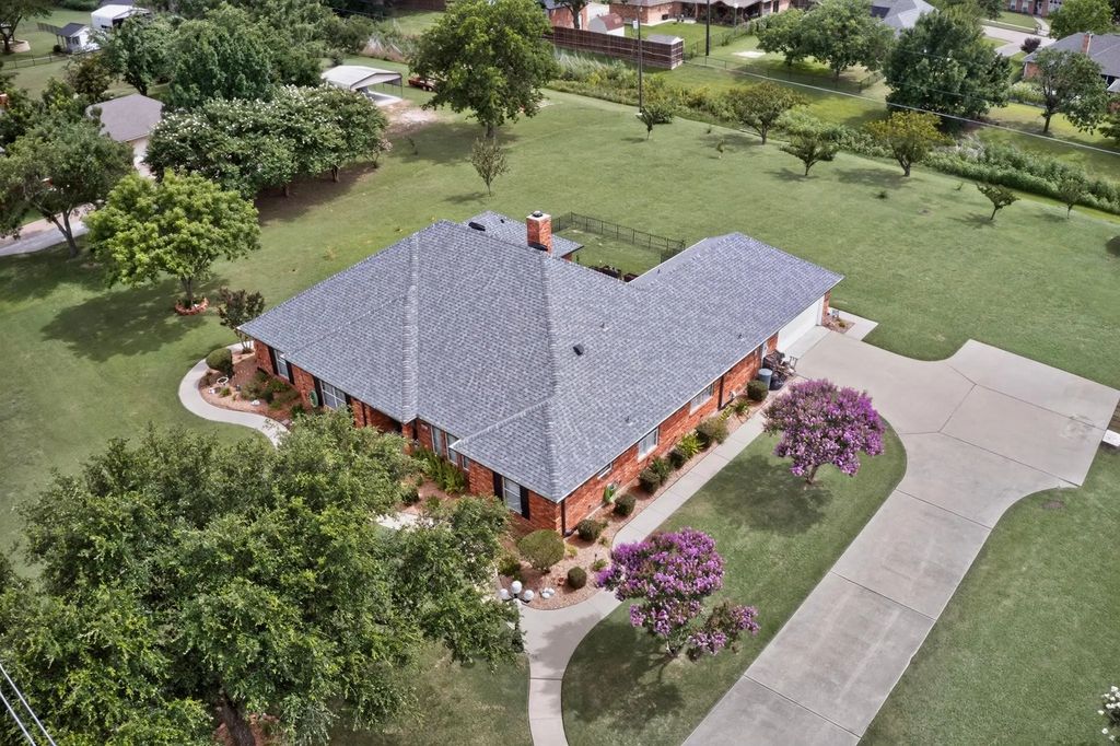611 N Fm 740, Forney