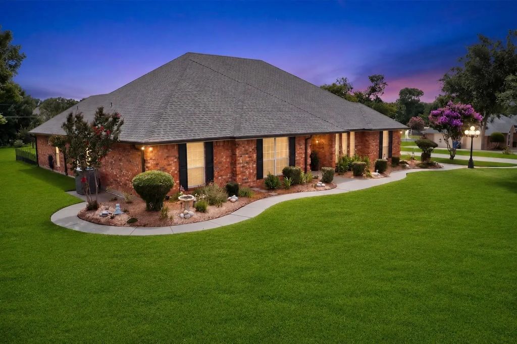 611 N Fm 740, Forney
