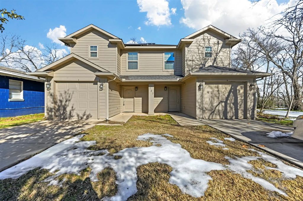 727 W Johnson Street A, Denison