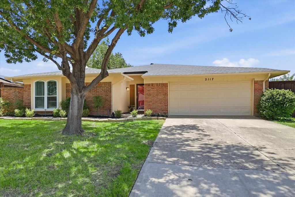 2117 Via Estrada, Carrollton
