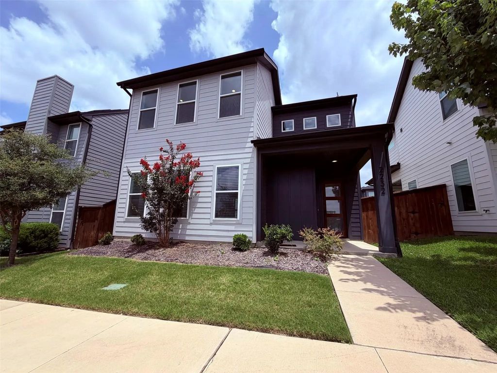 2232 Scenic Bluff Drive, Fort Worth