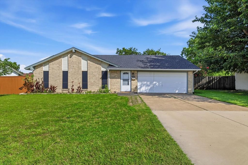 2304 Greenwood Circle, Carrollton