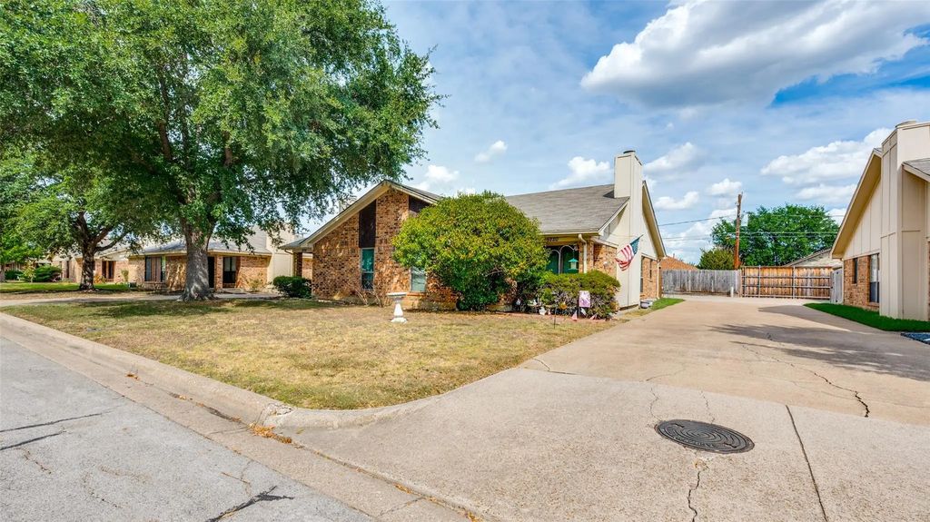 5720 Cancun Drive, North Richland Hills