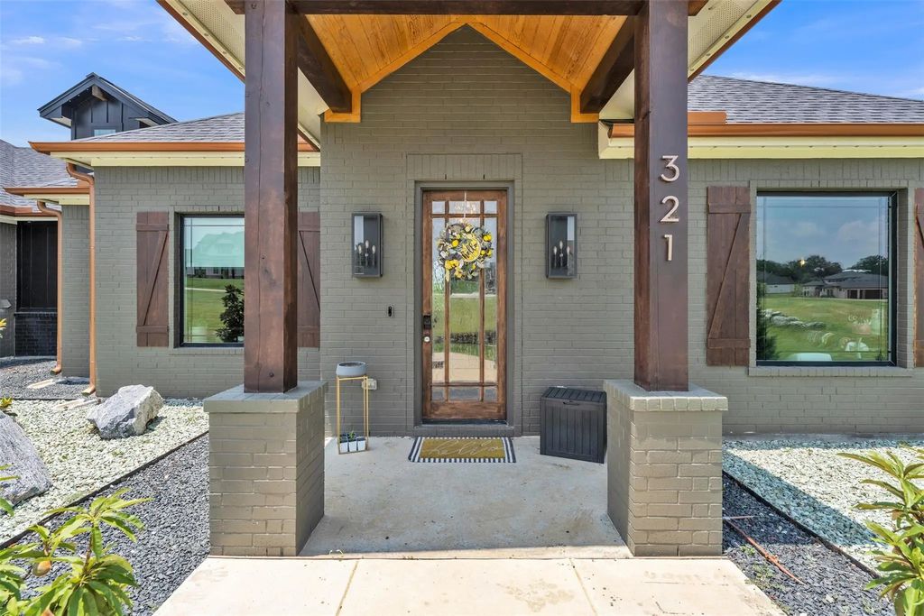 321 Pear Valley Lane, Burleson