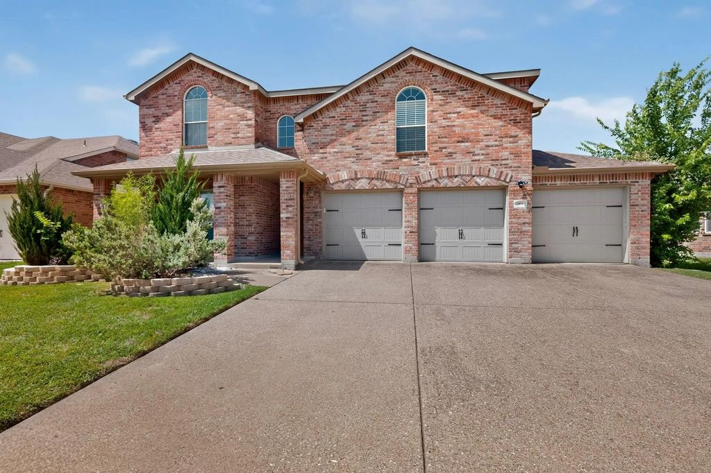 1011 Castroville Drive, Forney