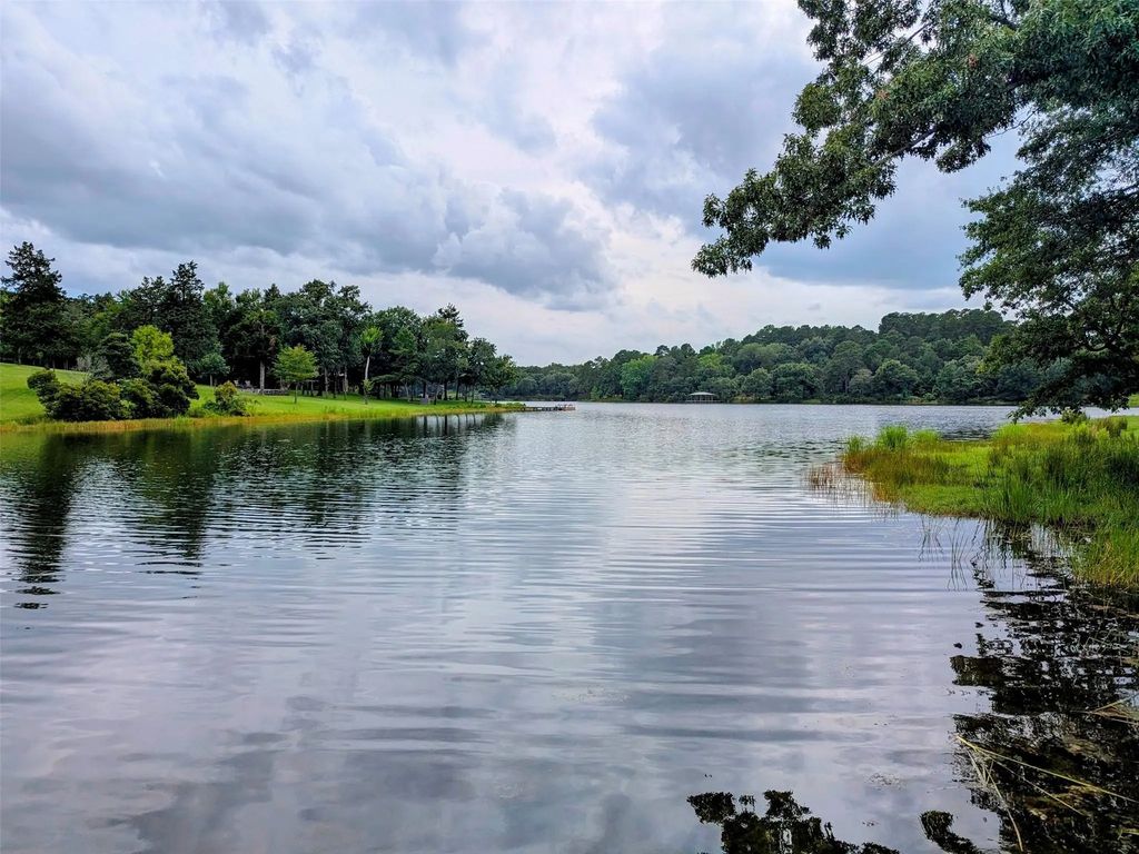 Striper Cove, Larue