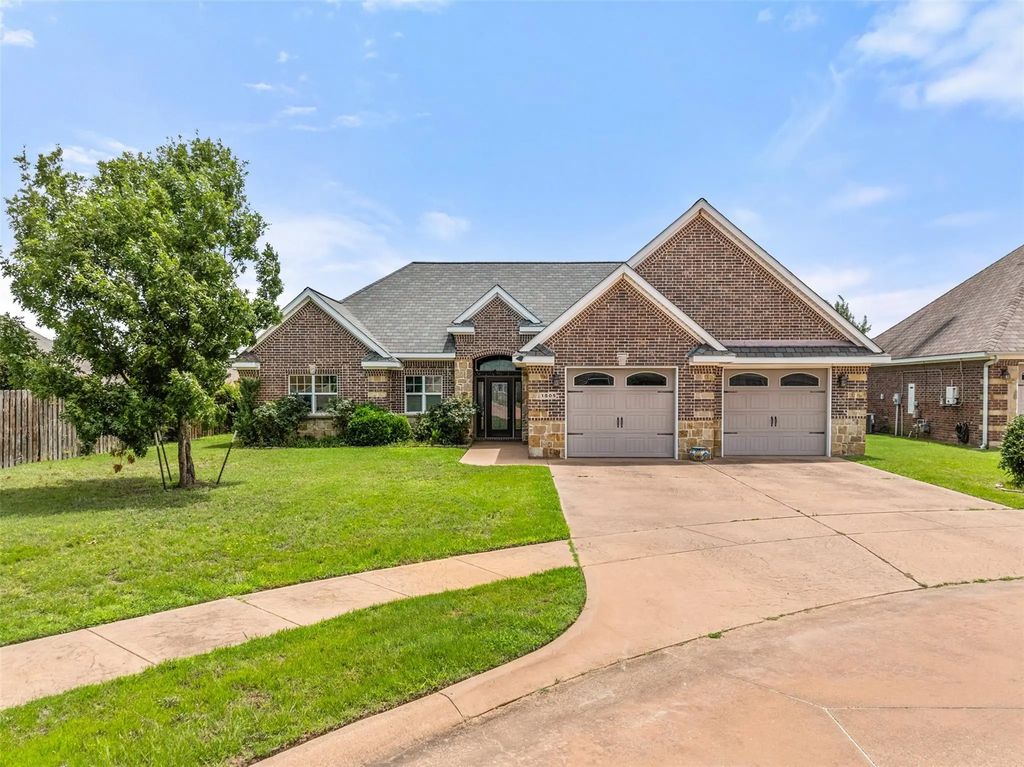 1505 Lucy Circle, Lindale