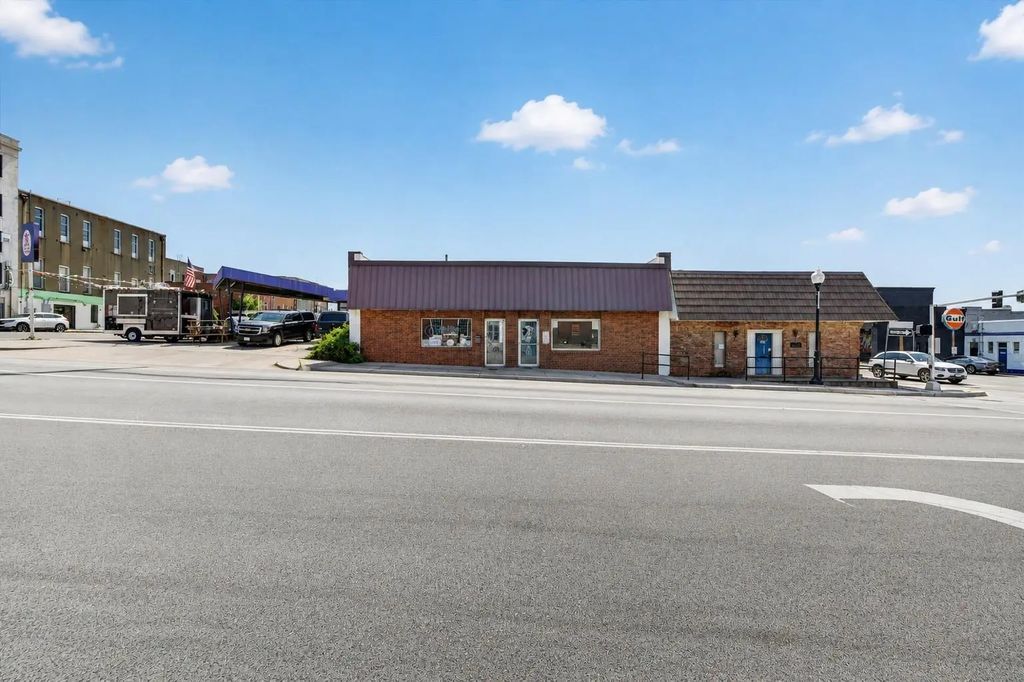 221-223 N Locust Street, Denton