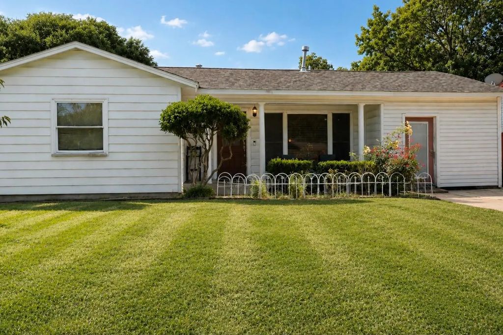 1010 Mcclendon Street, Irving