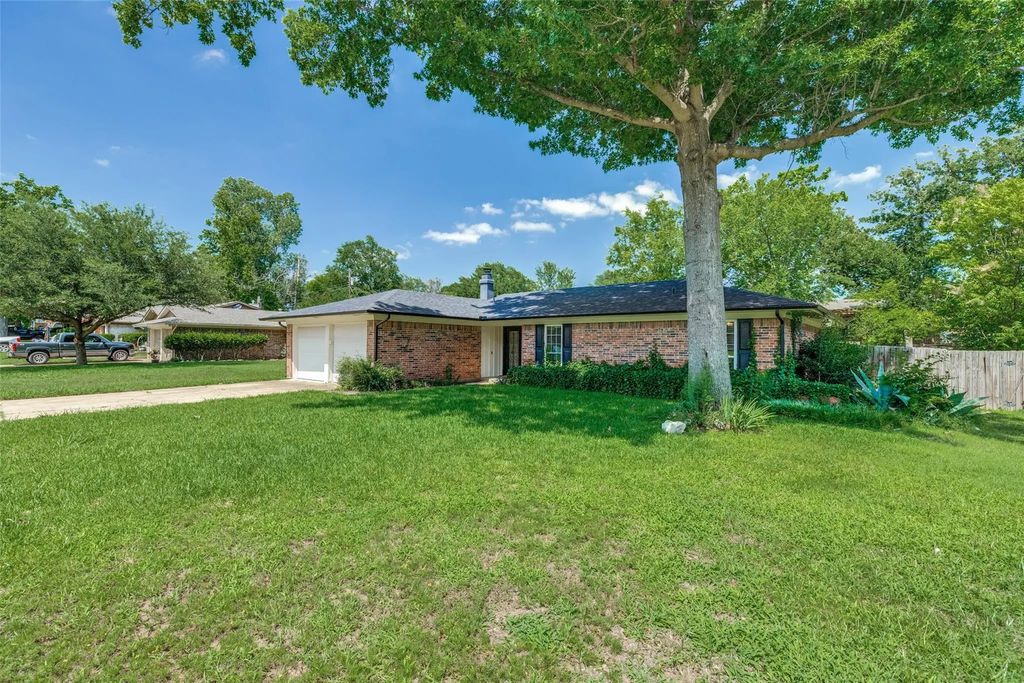 914 S Hyde Park Avenue, Denison