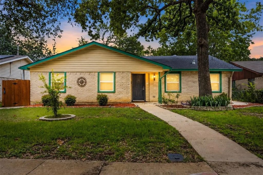 1113 Winterwood Drive, Lewisville