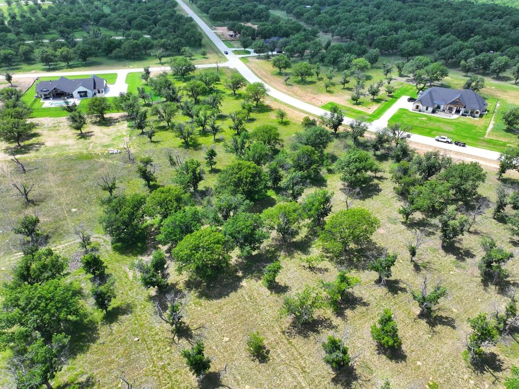 2131 E Landings N, Granbury