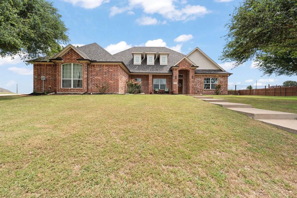 2211 Nottaway Drive, Cleburne
