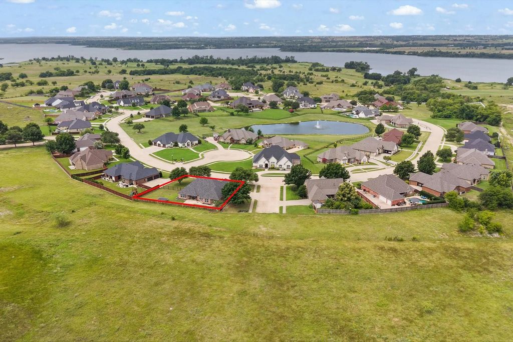 2211 Nottaway Drive, Cleburne
