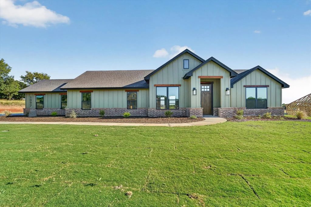 1097 Colt Road, Springtown