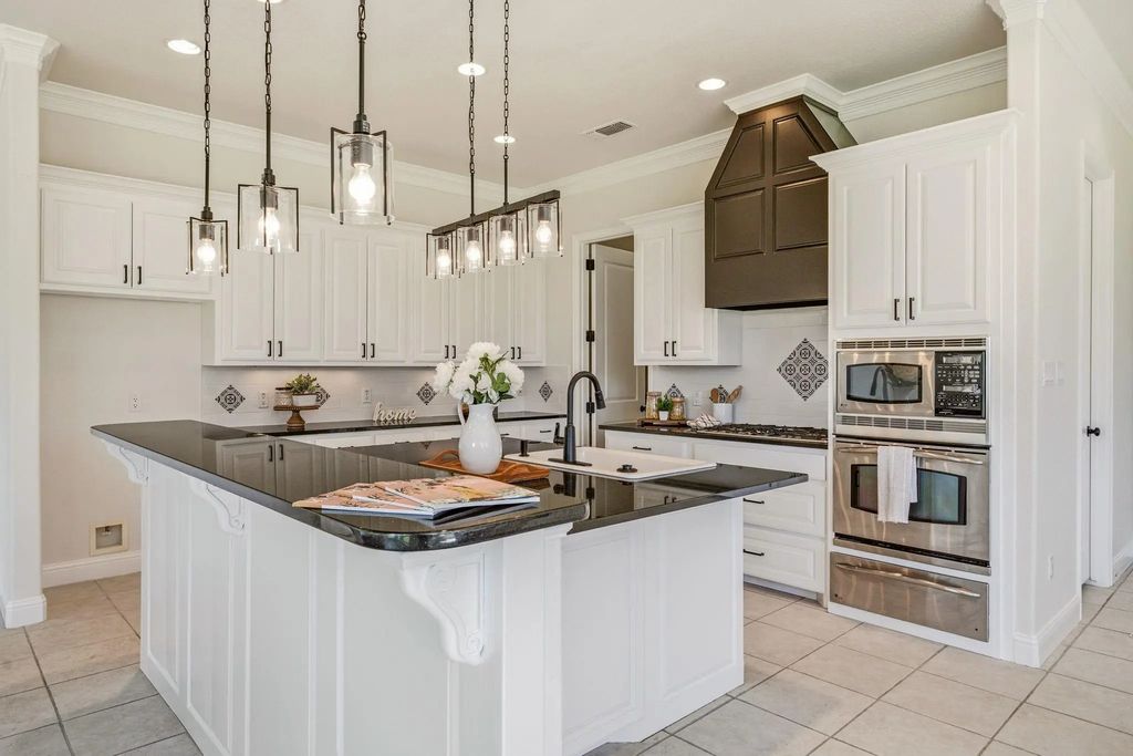 2414 Vineyard Drive, Granbury