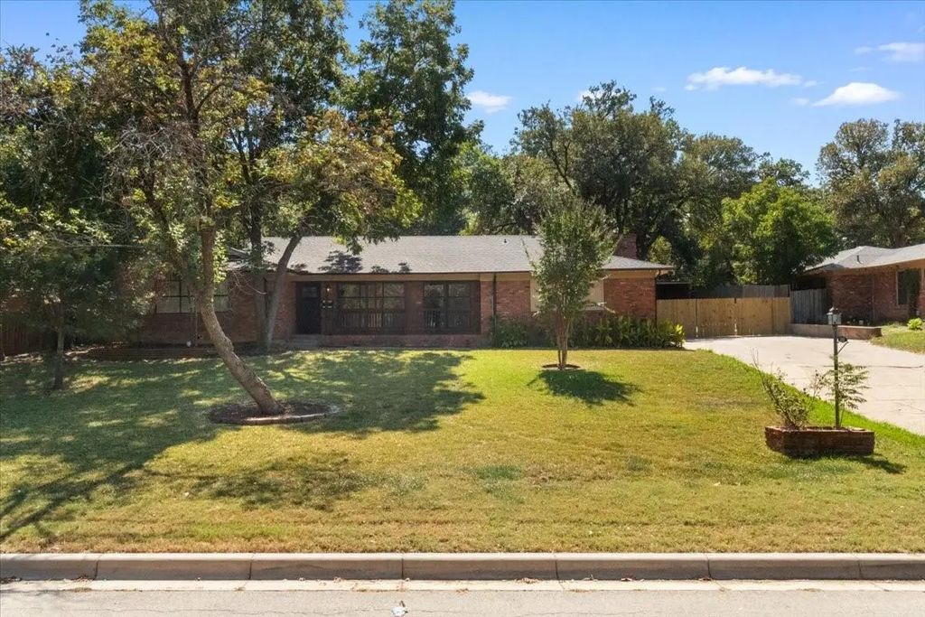 6000 Monterrey Drive, Fort Worth