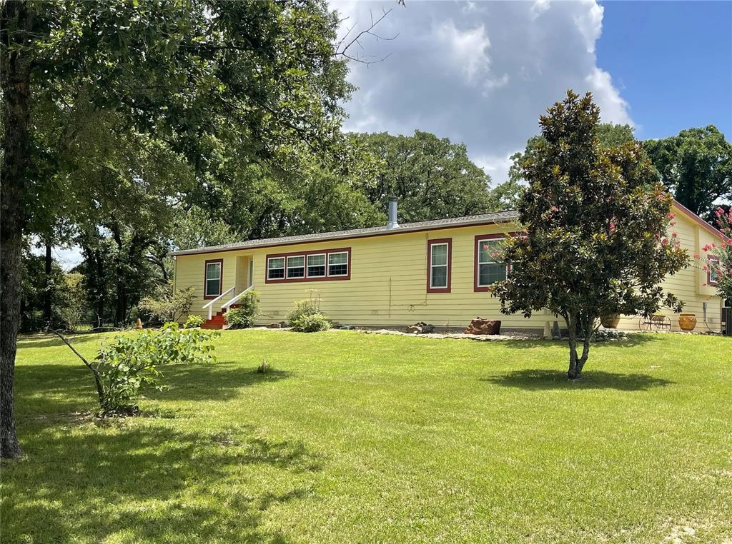1666 Us Highway 84, Oakwood