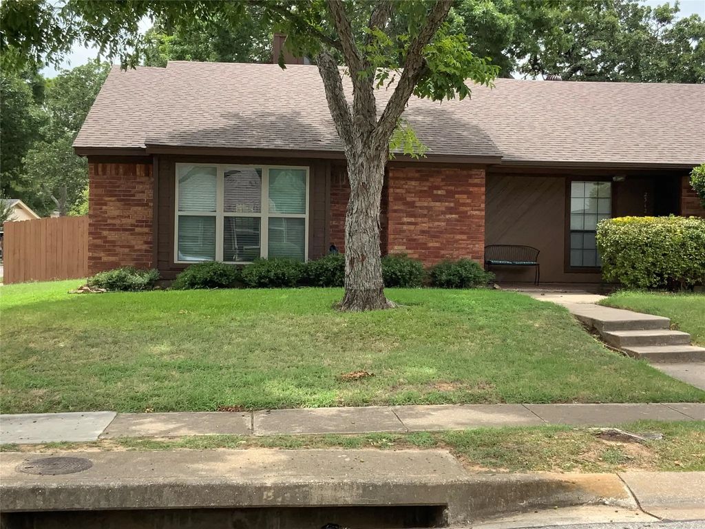 2316 Dalewood Lane, Bedford