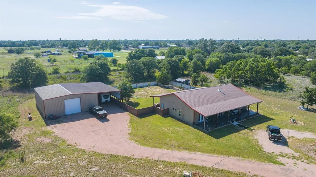 200 Pleasant Lane, Clyde