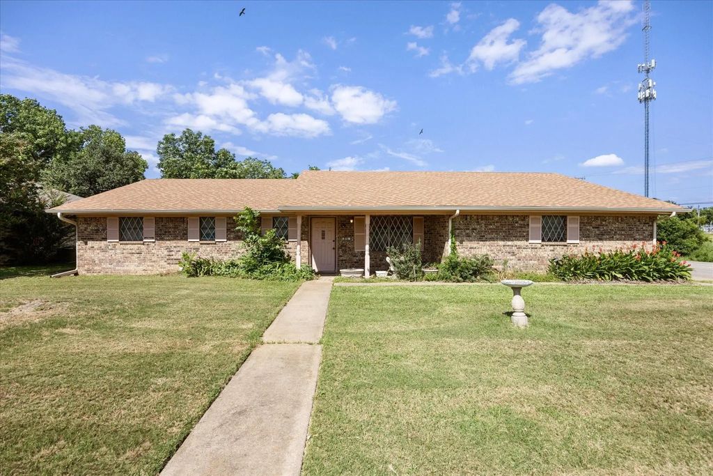 501 Moonlight Trail, Stephenville