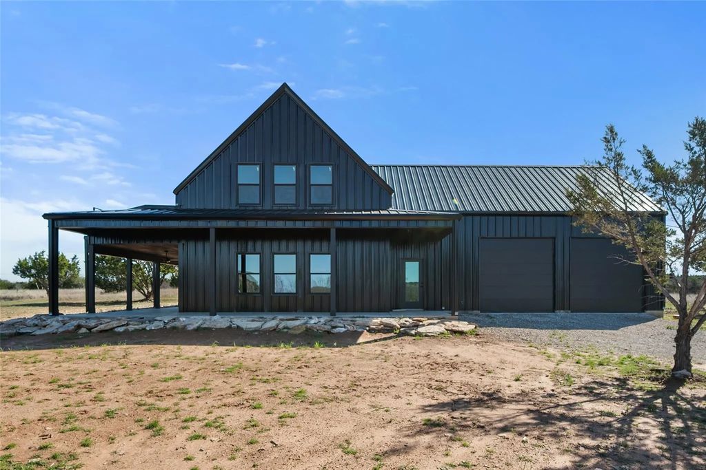 1053 Bluff Creek Drive, Strawn
