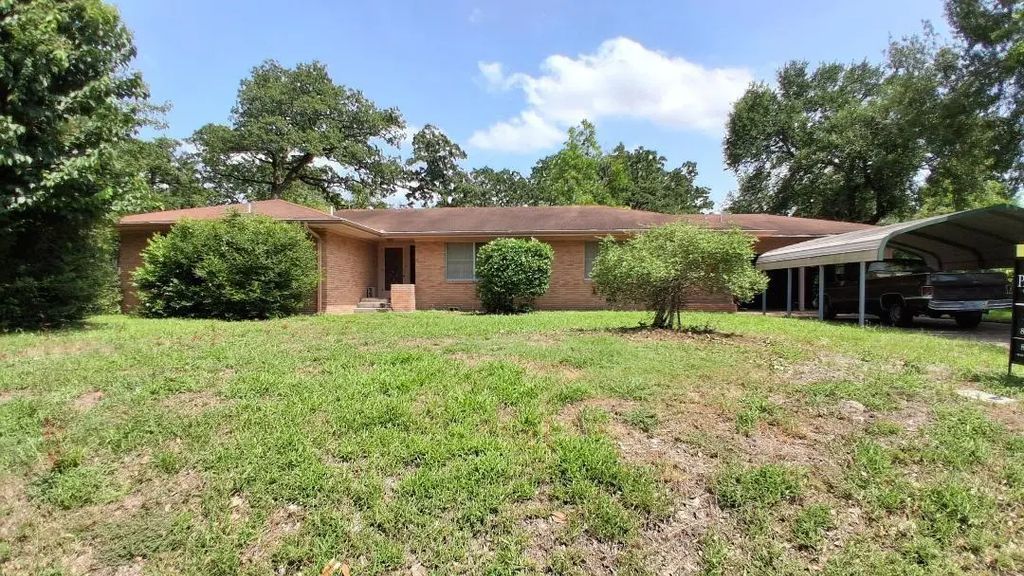 913 Lazy Lane, Bryan