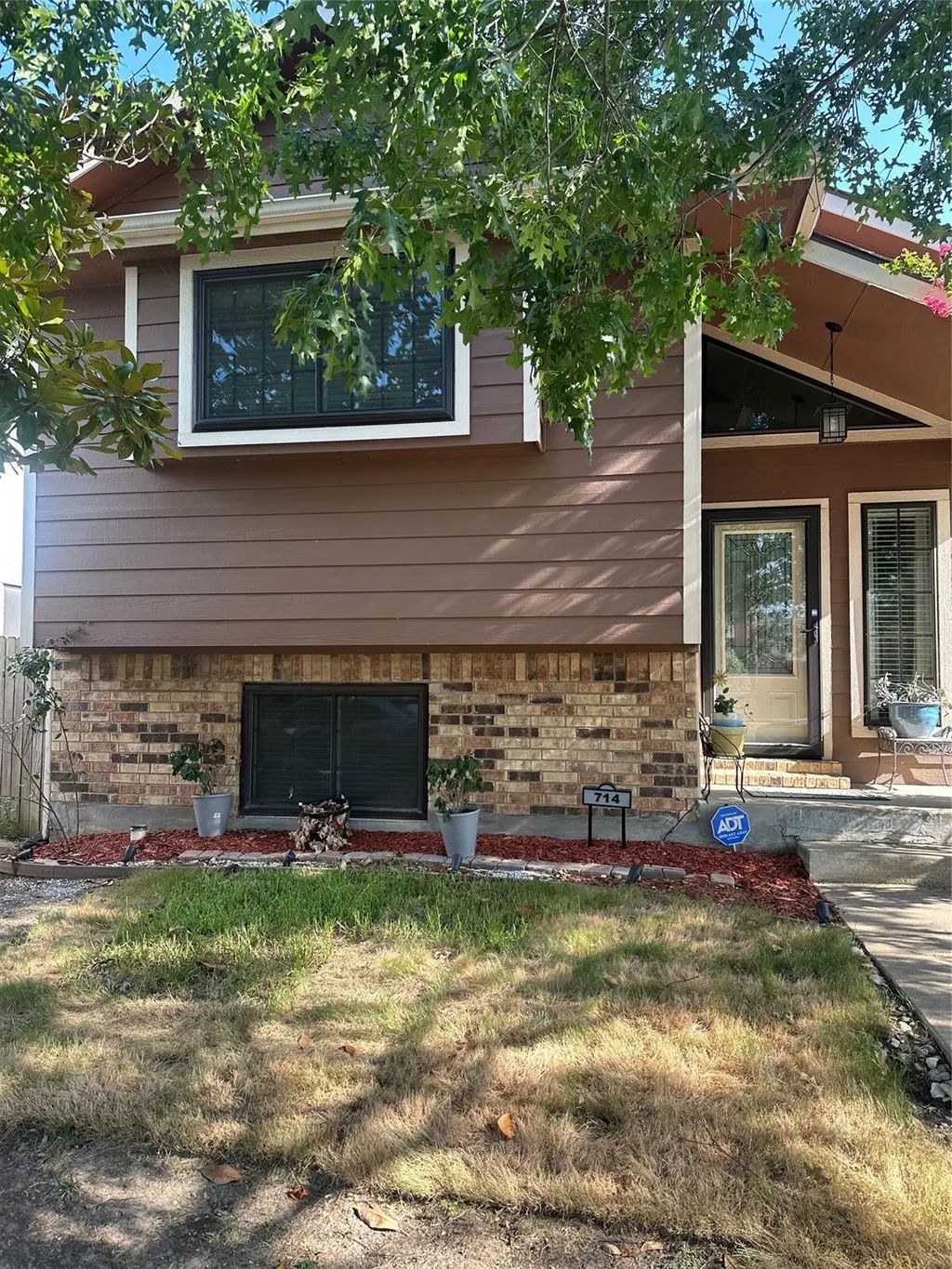 714 Greenridge Drive, Arlington