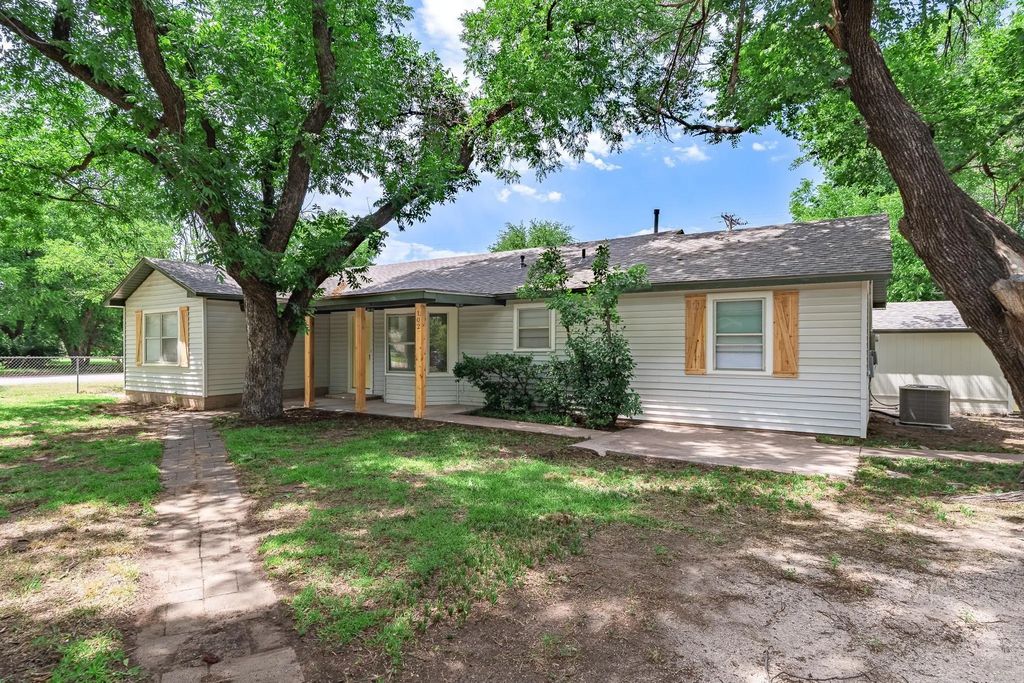 102 S 2nd Street, Clyde