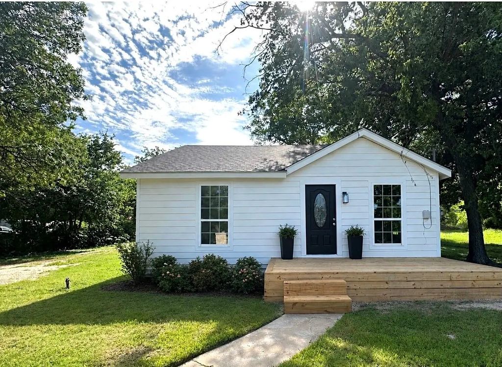 1007 N Lane Street, Comanche