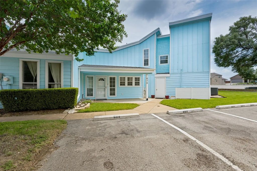 676 Harbor Drive, Azle
