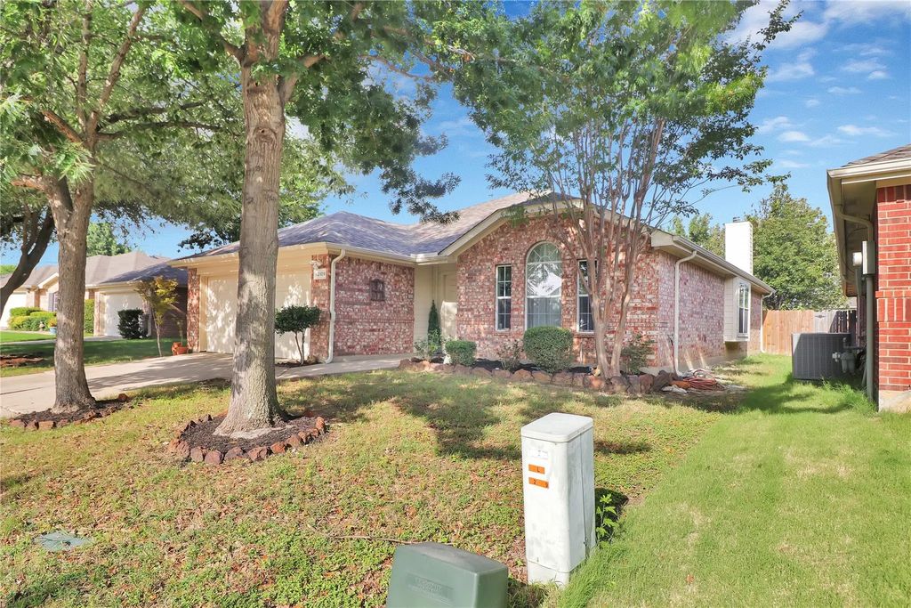12109 Angel Food Lane, Fort Worth