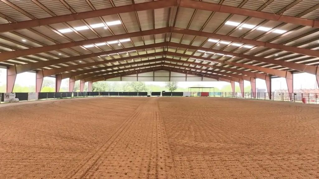2046 County Rd 103, Comanche